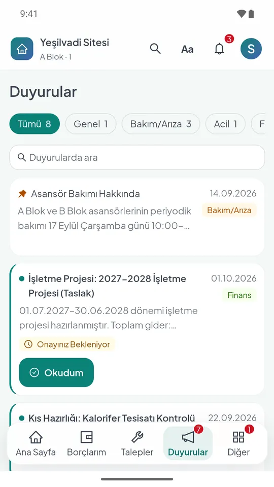 Mobil uygulamada Duyurular ekranı: kategori filtreleri, arama ve Okudum düğmeli duyuru kartları