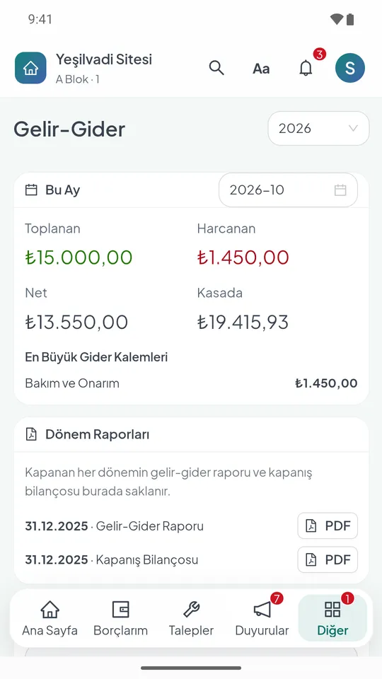 Mobil uygulamada Gelir-Gider ekranı: aylık toplanan ve harcanan tutar, kasa bakiyesi ve dönem raporları